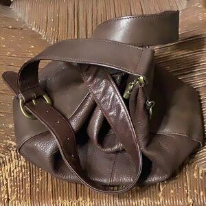 Fossil 
Chocolate Brown Leather Shoulder Bag
Slouchy Buttery Soft
9”x11”